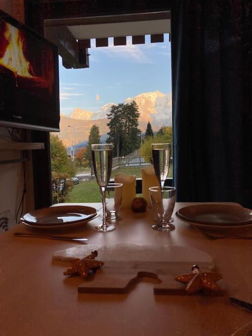 コンブルーLa Marmotte: Vue Mont Blanc, Terrasse, Parkingアパートメント エクステリア 写真